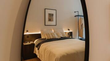 Studiosuite | Laptopgeeigneter Arbeitsplatz, Bügeleisen/Bügelbrett, kostenloses WLAN