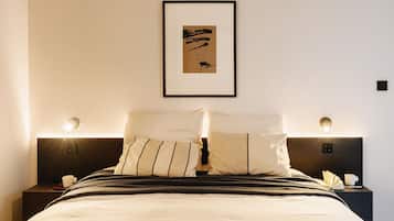 Suite Studio, balcon | Espace de travail pour ordinateur portable, fer et planche Ă repasser