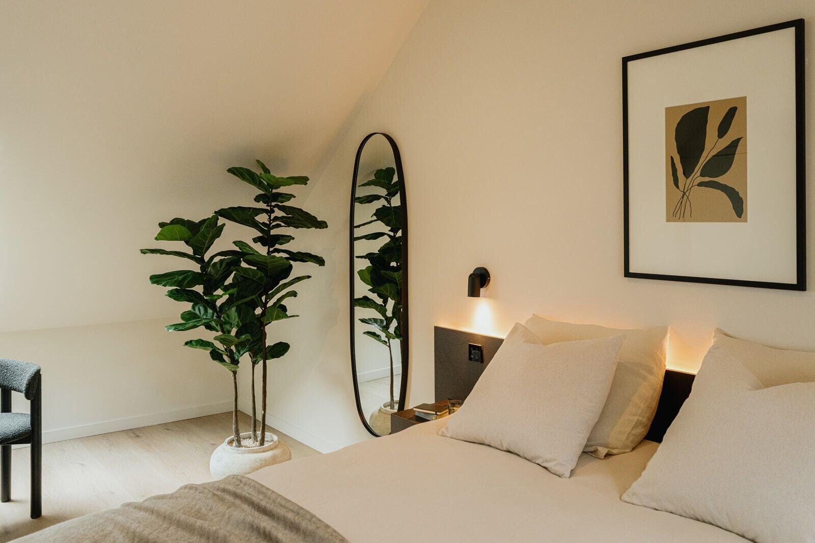 Laptop workspace, iron/ironing board, free WiFi, bed sheets