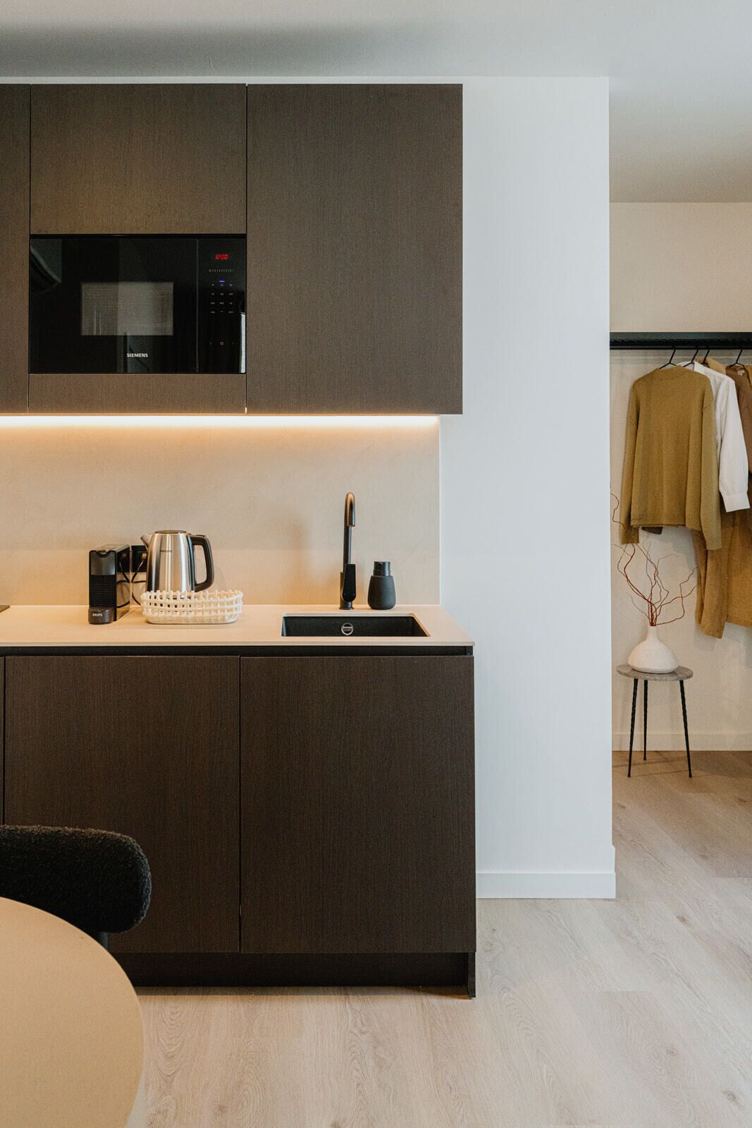 Studiosuite | Eigene Küche | Kühlschrank, Mikrowelle, Herdplatte, Geschirrspüler