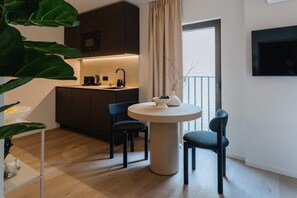 Suíte estúdio | Cozinha privada | Geladeira, micro-ondas, cooktop, lava-louças