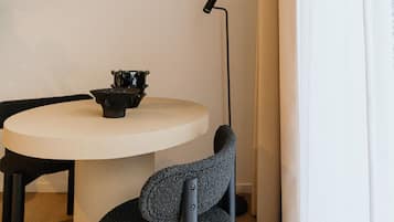 Studio Suite | Laptop workspace, iron/ironing board, free WiFi, bed sheets