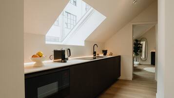 Familien-Studiosuite | Eigene Küche | Kühlschrank, Mikrowelle, Herdplatte, Geschirrspüler