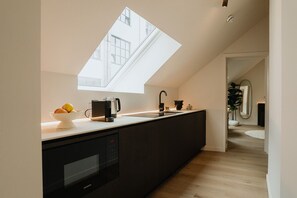 Suite monolocale familiare | Cucina privata | Frigorifero, microonde, piano cottura, lavastoviglie