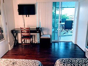 Room - 1bdrm Ocean View Huge Private Patio, Kaimuki Hill (Honolulu)