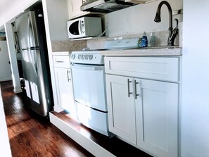 Private kitchen - 1bdrm Ocean View Huge Private Patio, Kaimuki Hill (Honolulu)