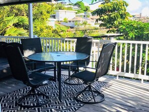 Outdoor dining - 1bdrm Ocean View Huge Private Patio, Kaimuki Hill (Honolulu)