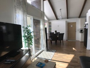 Interior - 1bd/1bath Kaimuki Hill Top, Ocean View, Huge Patio (Honolulu)