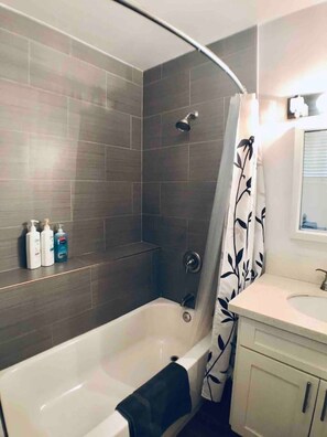 Hair dryer - 1bd/1bath Kaimuki Hill Top Unit with a Balcony (Honolulu)