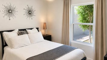 Desk, iron/ironing board, WiFi, bed sheets