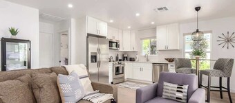 Lux 1-Bed Casita w/Patio, Laundry+FREE Gtd Parking