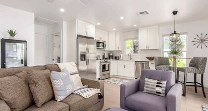 Lux 1-Bed Casita w/Patio, Laundry+FREE Gtd Parking