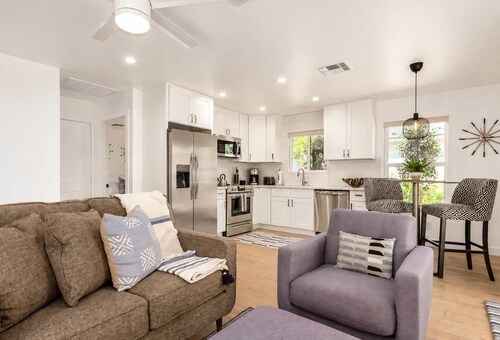 Lux 1-Bed Casita w/Patio, Laundry+FREE Gtd Parking