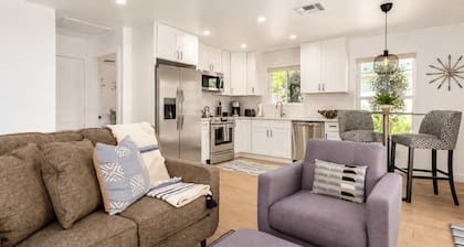 Lux 1-Bed Casita w/Patio, Laundry+FREE Gtd Parking