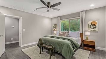 4 chambres, bureau, fer et planche Ă repasser, lit parapluie