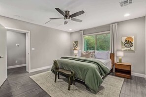 Desk, iron/ironing board, travel crib, WiFi - Lux Cottage w/2 Primary Suites + Bunks for 4 kids (Phoenix)