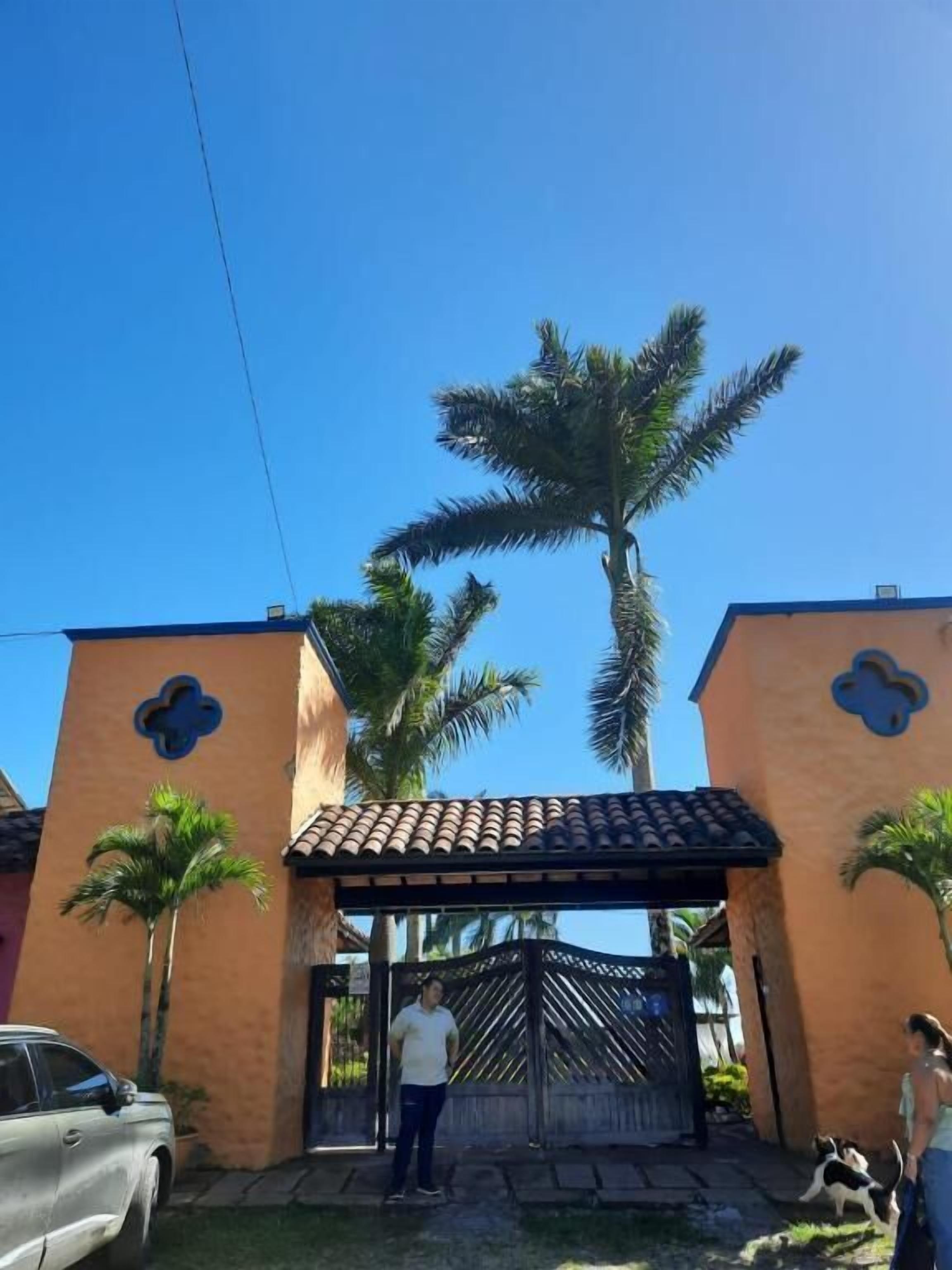 Vista frontal de la propiedad