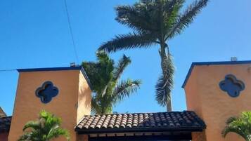 Fachada de la propiedad