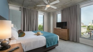Travel crib, free WiFi, bed sheets