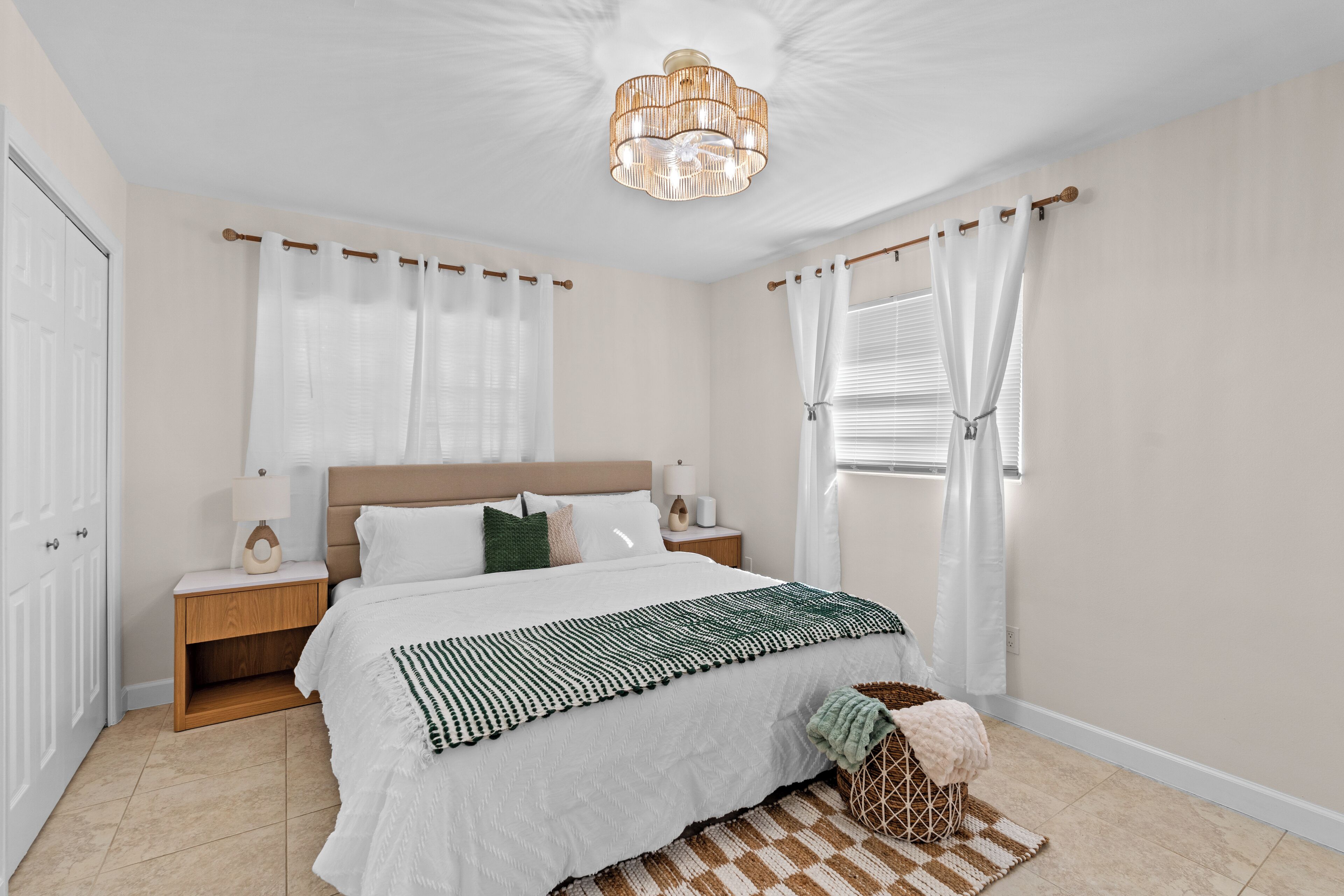 Fer et planche à repasser, accès Internet, draps fournis