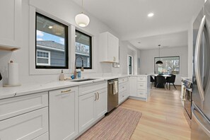 Fridge, microwave, oven, stovetop - Chic Bungalow | A Modern Stay (Spokane)