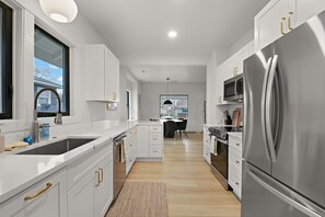 Fridge, microwave, oven, stovetop - Chic Bungalow | A Modern Stay (Spokane)