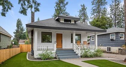 Chic Bungalow | A Modern Stay