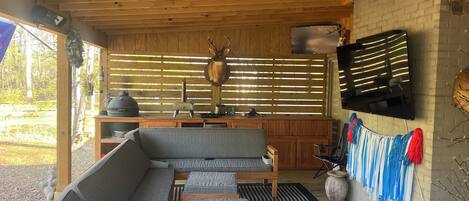 Télévision, cheminée