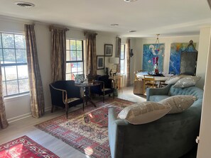 TV, fireplace - Walk to the Grove!From this 3BR 2 Bath!! (Oxford)