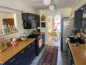 Microwave, oven, stovetop, dishwasher - Walk to the Grove!From this 3BR 2 Bath!! (Oxford)
