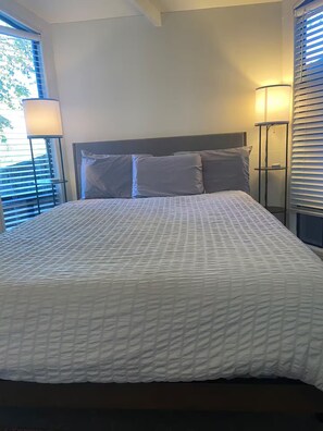 熨斗/熨衫板、Wi-Fi、床單