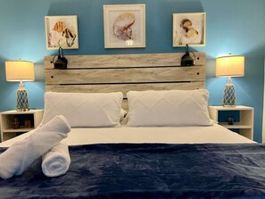 Tabla de planchar con plancha, wifi y ropa de cama 