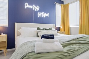 Iron/ironing board, WiFi, bed sheets - 3 BR 10 Min to DIA & 20 Min to Downtown, King Bed, Fire Pit, Family Friendly (Commerce City)