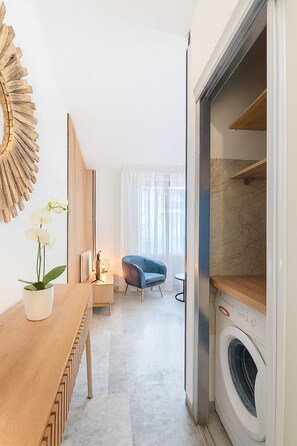 Interior - Seaside studio facing the beach (Cagnes-sur-Mer)