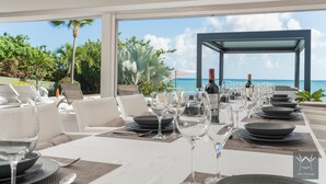 A dining area with tables set for a meal, overlooking a scenic ocean view. - Montepulciano (Saint François)