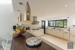 Réfrigérateur, micro-ondes, four, lave-vaisselle