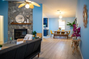 TV, fireplace, ping pong - Hawaiian Heaven Home (St. Augustine)