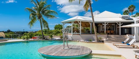 Et oppvarmet basseng