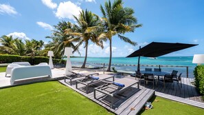 Outdoor dining - La Plage (Saint-François)