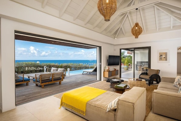 TV - Villa Ô | Elegant villa with sea view and walking distance to the beach (Saint-François)