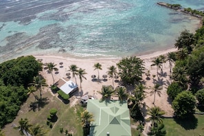 Beach - Villa Ô | Elegant villa with sea view and walking distance to the beach (Saint-François)