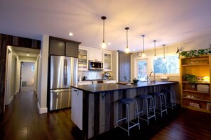 Private kitchen - Luxury Mountain Retreat: Walk to Frisco Main St (Frisco)