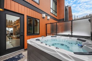 Tina de hidromasaje al aire libre