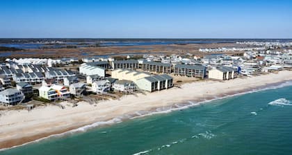 Balcony Ocean Views, Beach Access, Seasonal Pool!