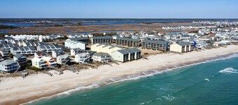 Balcony Ocean Views, Beach Access, Seasonal Pool!