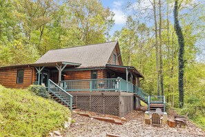 Exterior - BlueHaven - Hot Tub - Fire Pit (Blue Ridge)