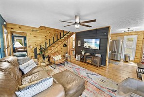TV, fireplace, video games, stereo - BlueHaven - Hot Tub - Fire Pit (Blue Ridge)