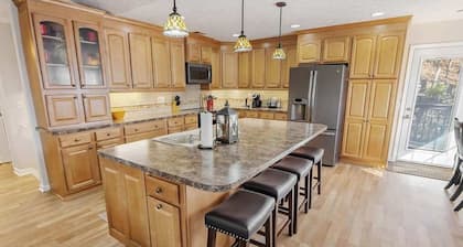 Hawkins House on the Hill - Dahlonega & Outlets