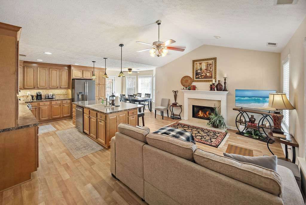 TV, fireplace, offices