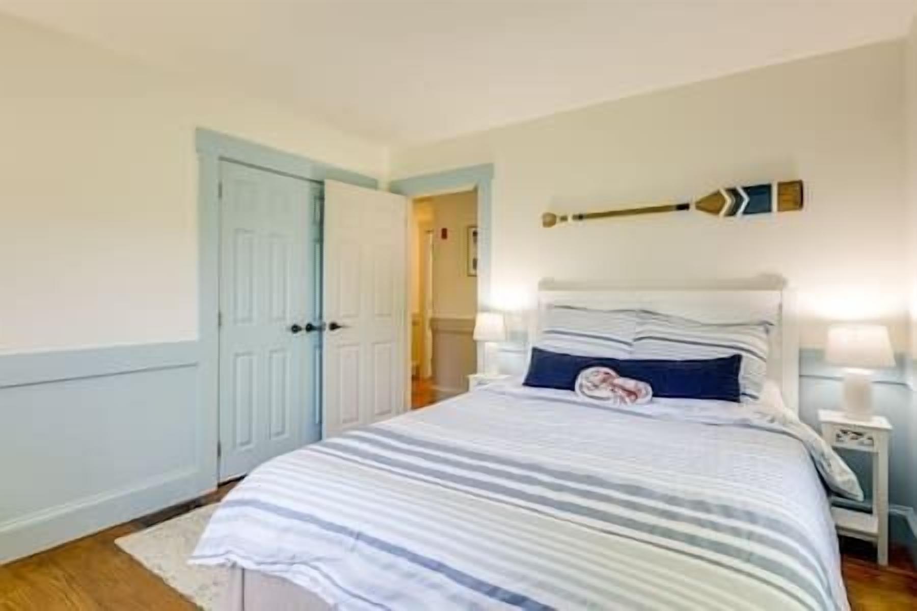 4 bedrooms, desk, iron/ironing board, free WiFi